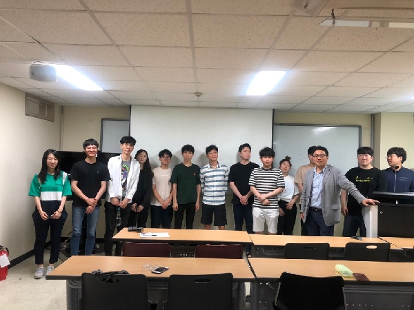 2019-1학기 이동윤 교수님 Small Talk 대표이미지