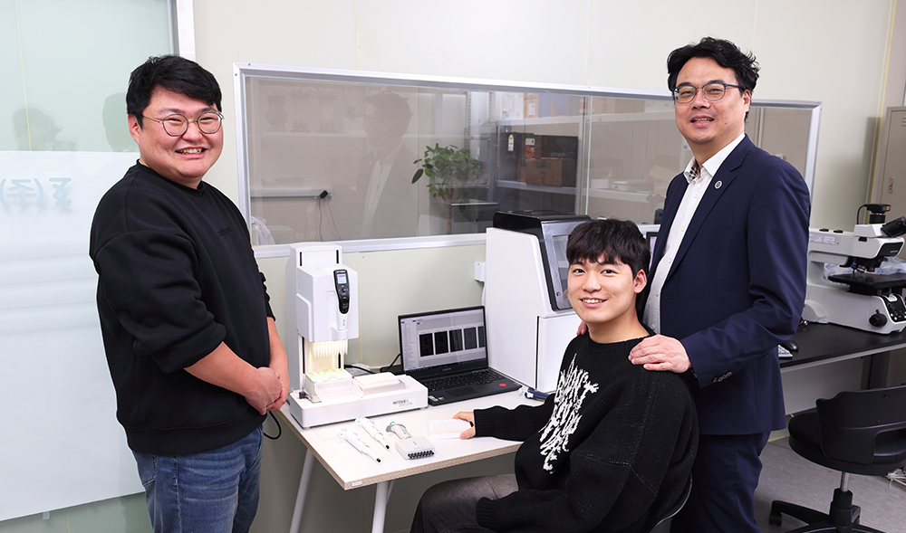 [PNU리서치] 오진우 교수팀, '색으로 읽는 수질 오염' 질산성질소 실시간 감지 센서 개발 대표이미지
